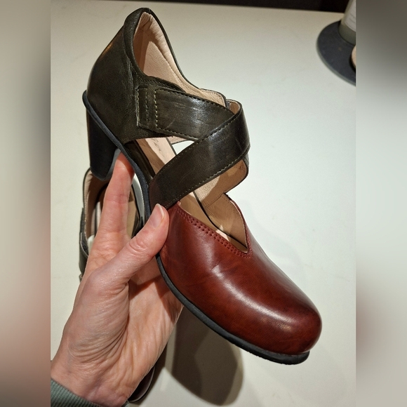 Mentha Women's Elegant Two-Tone Leather Mary Jane Heels (Size EU 38/US 7.5-8) - Picture 3 of 11